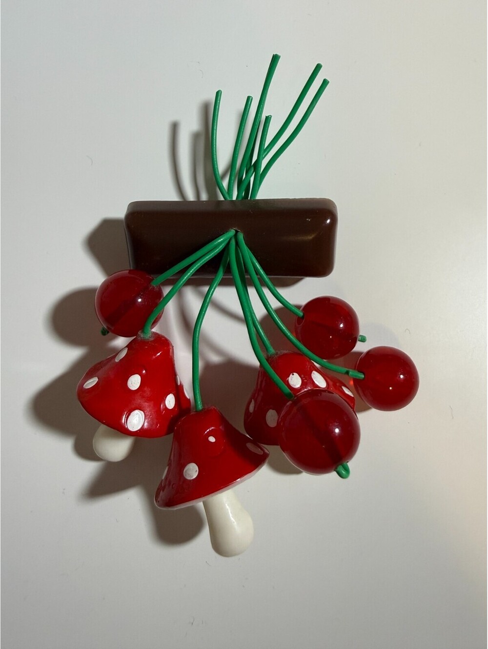Mushroom Brooch - Luxulite Log Woods Autumn Fakelite Reproduction Lucite Mario